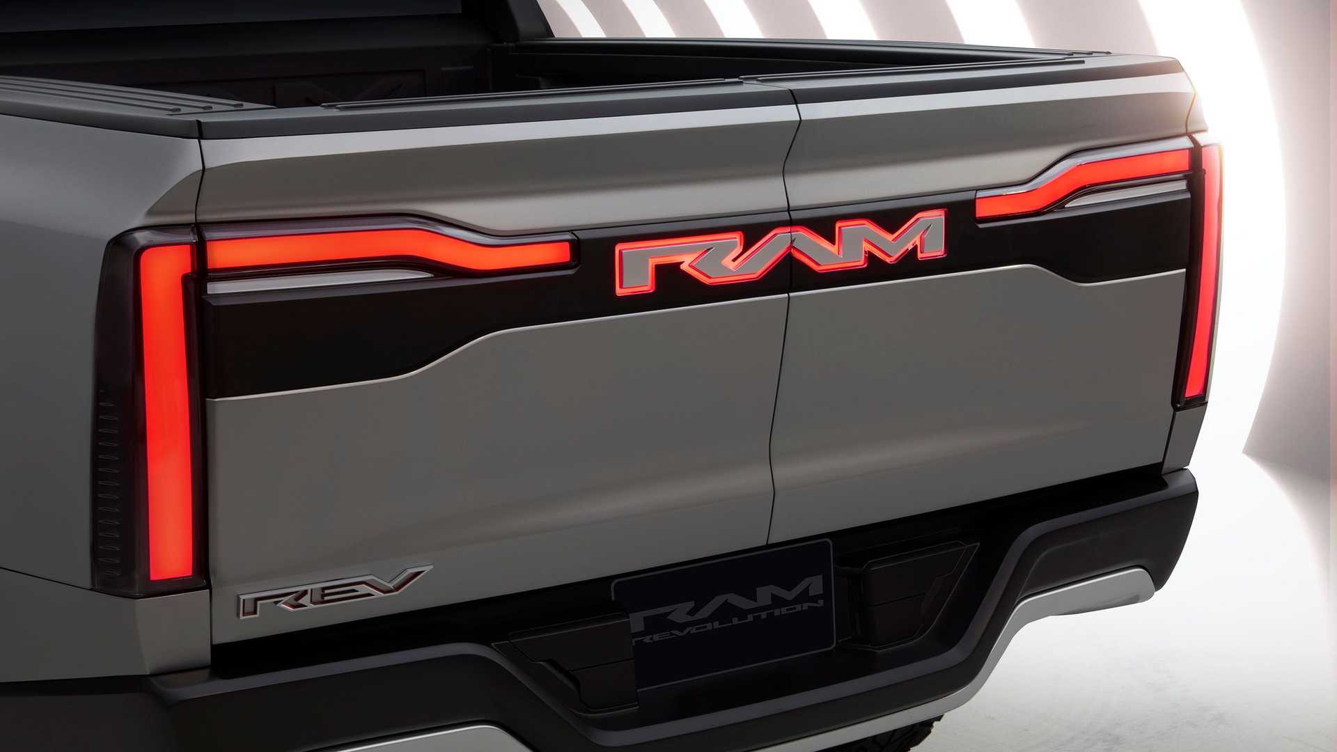RAM Revolution电动皮卡概念车全球首发