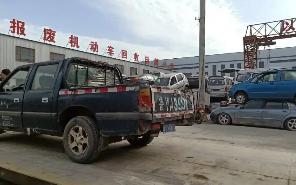 鲨鱼王多变体汽车智能皮卡后箱盖