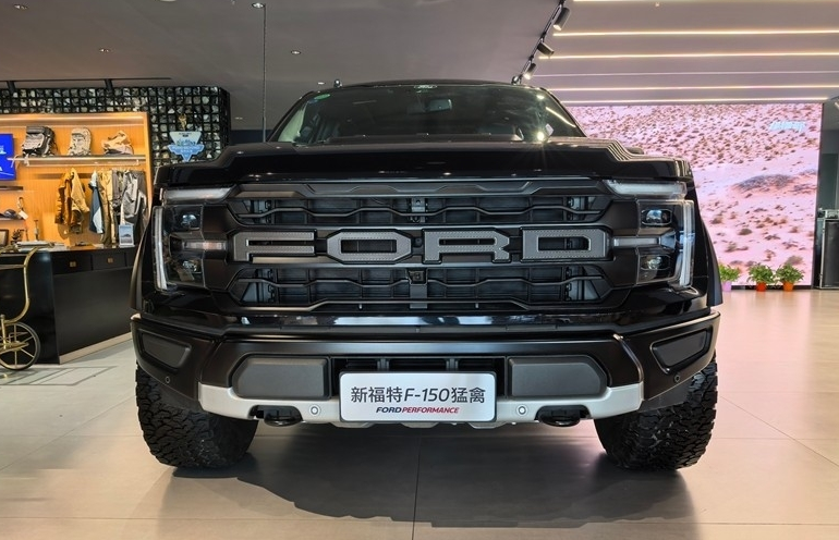 82.88万起！福特F-150猛禽新款登场，性能再升级